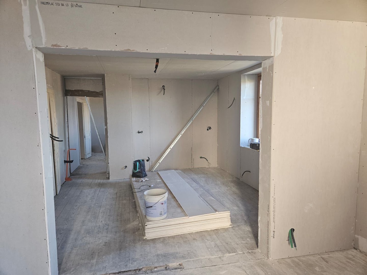 Jointure de placo platre / ratissage/ponçage et peinture — Photos 6